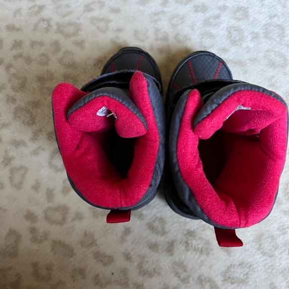 Carters toddler snow boots (size 10) - Picture 3 of 8